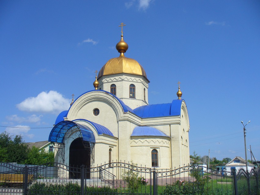 Кукмор. Церковь Петра и Павла (новая). фасады