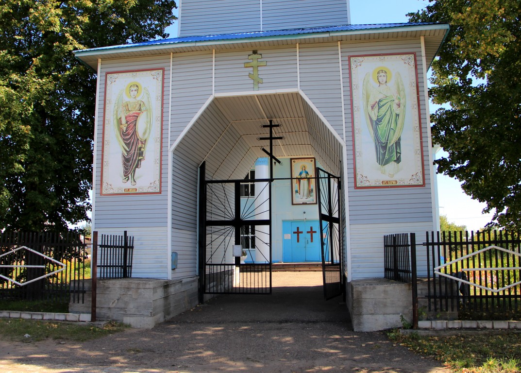 Церковь Покрова Пресвятой Богородицы, Сосновка (Вятско-Полянский район, Кировская область). архитектурные детали, Вход.