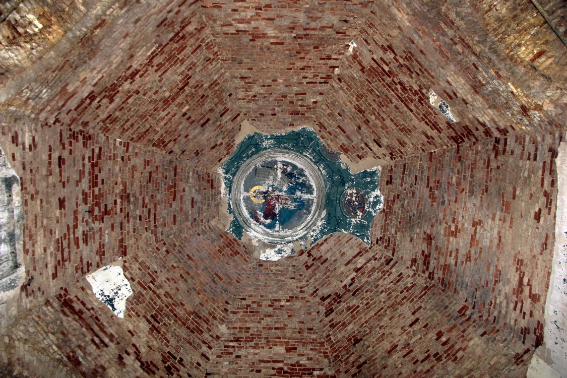 Церковь Николая Чудотворца, Тавели (Мамадышский район, Республика Татарстан). интерьер и убранство, Свод холодного храма.