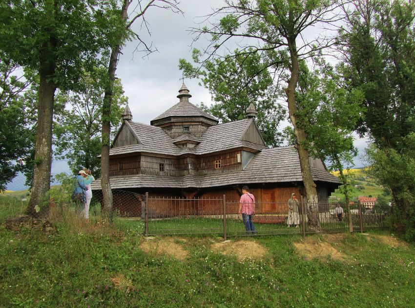 Церковь Вознесения Господня, Ясиня (Раховский район, Украина, Закарпатская область). фасады, вид с юга
