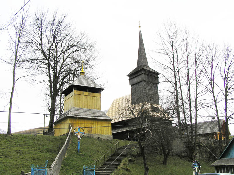 Церковь Михаила Архангела, Негровец (Межгорский район, Украина, Закарпатская область). общий вид в ландшафте