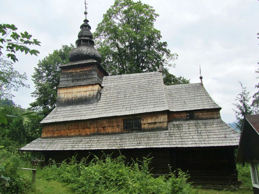 Церковь Введения во храм Пресвятой Богородицы, Ростока (Межгорский район, Украина, Закарпатская область). фасады, южный фасад