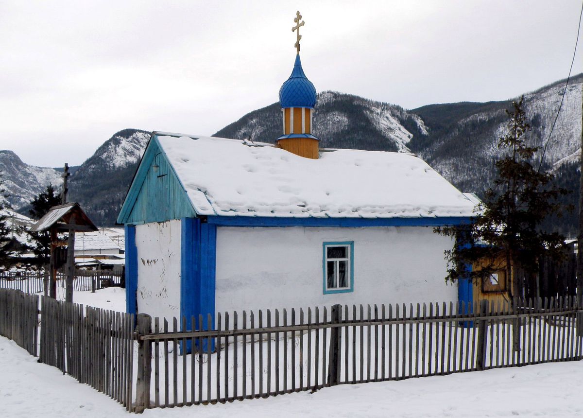 общий вид в ландшафте. Церковь Георгия Победоносца, Акташ (Улаганский район, Республика Алтай)
