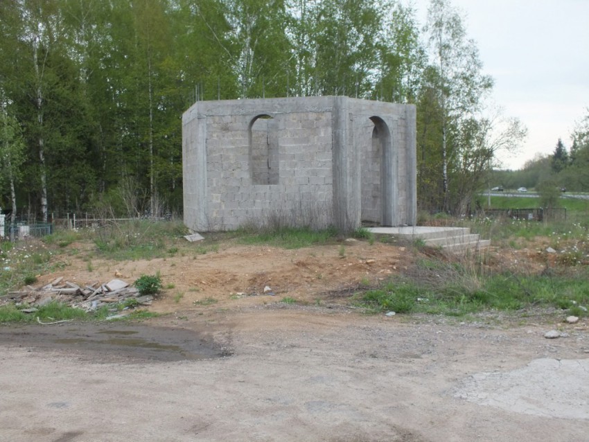 Неизвестная часовня, Хуторки (Истринский городской округ и ЗАТО Восход, Московская область). фасады, справа вдали видно Новорижское шоссе