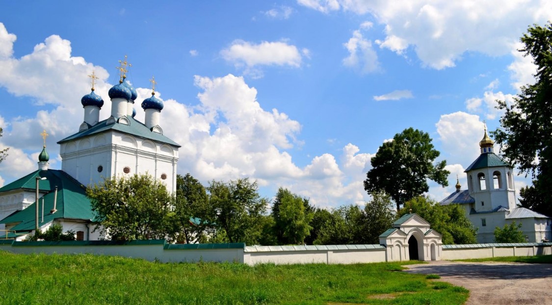 Путивль. Свято-Духов монастырь. общий вид в ландшафте
