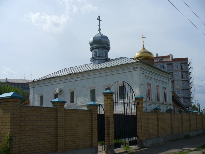 Кировский район. Церковь Сергия Радонежского. фасады, Старое здание церкви. Было передано общине в 1999 году.