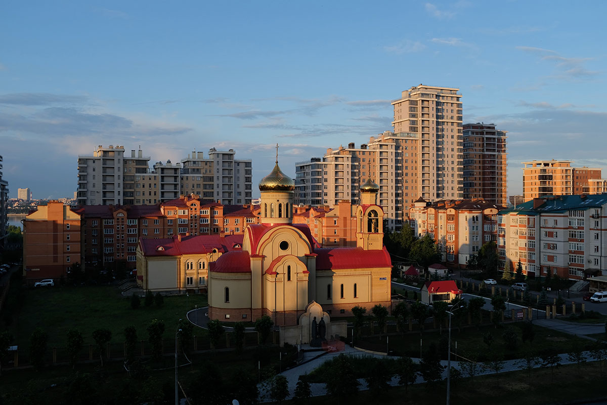 общий вид в ландшафте. Церковь Кирилла Казанского, Ново-Савиновский район (Казань, город, Республика Татарстан)