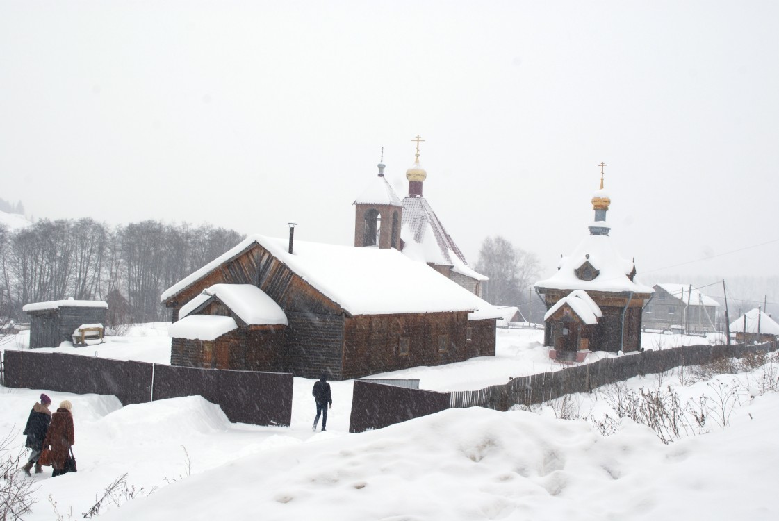 Майский. Церковь Бориса и Глеба. общий вид в ландшафте