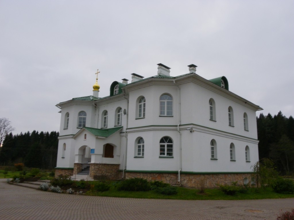 Елизарово. Спасо-Елеазаровский женский монастырь. Церковь Гавриила Архангела. фасады