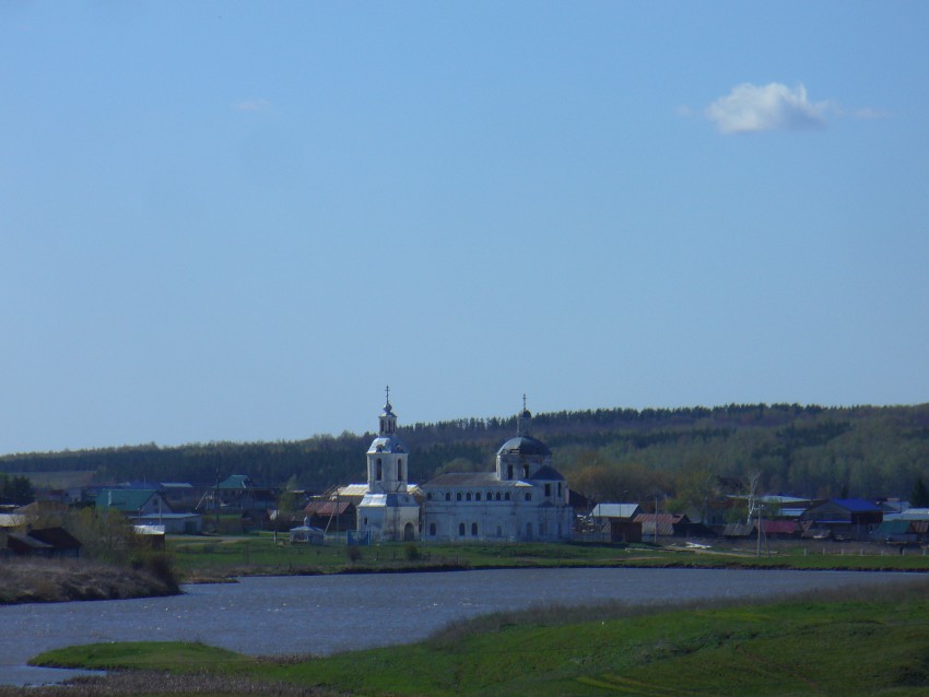 Церковь Николая Чудотворца, Державино (Лаишевский район, Республика Татарстан). общий вид в ландшафте, Вид на церковь со стороны дороги на Пелёво.