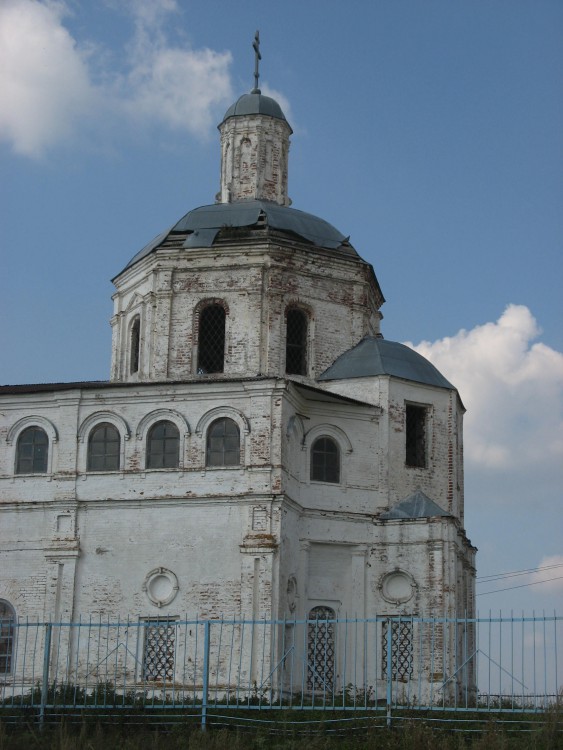 Церковь Николая Чудотворца, Державино (Лаишевский район, Республика Татарстан). архитектурные детали, Своеобразное архитектурное решение апсиды при надстройке второго этажа первоначального объема храма