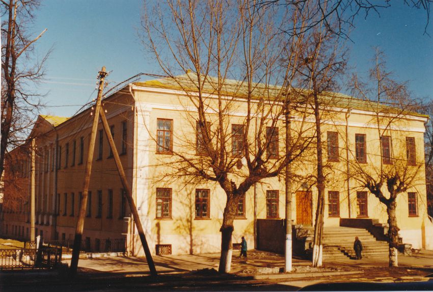 Тула. Церковь Трех Святителей при мужском духовном училище. фасады