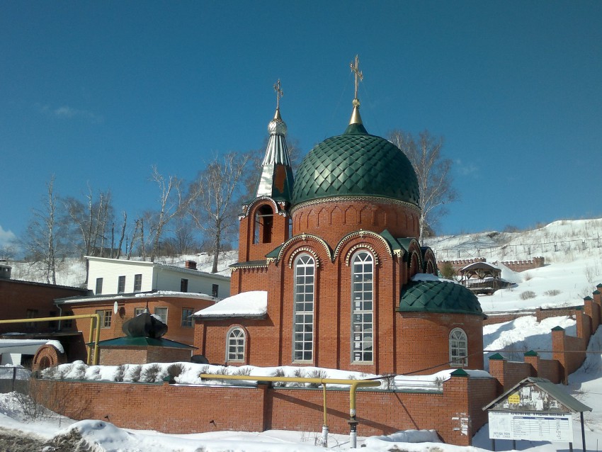 Советский район. Церковь Воздвижения Креста Господня в поселке Аки. фасады