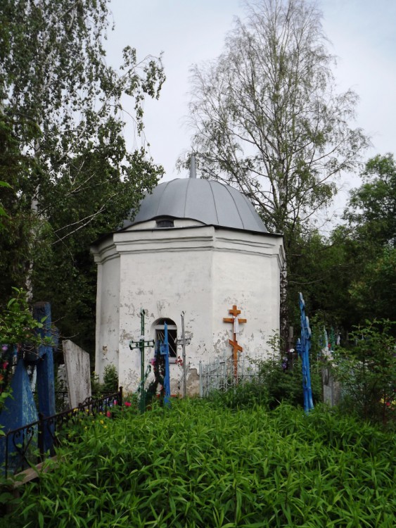 Часовня Покрова Пресвятой Богородицы, Почеп (Почепский район, Брянская область). общий вид в ландшафте