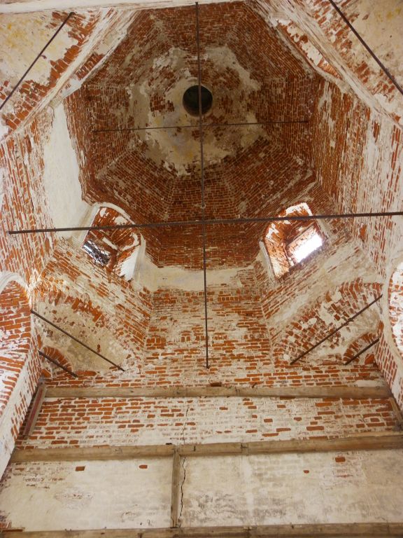 Церковь Рождества Христова, Шуран (Лаишевский район, Республика Татарстан). интерьер и убранство, Подкупольное пространство.