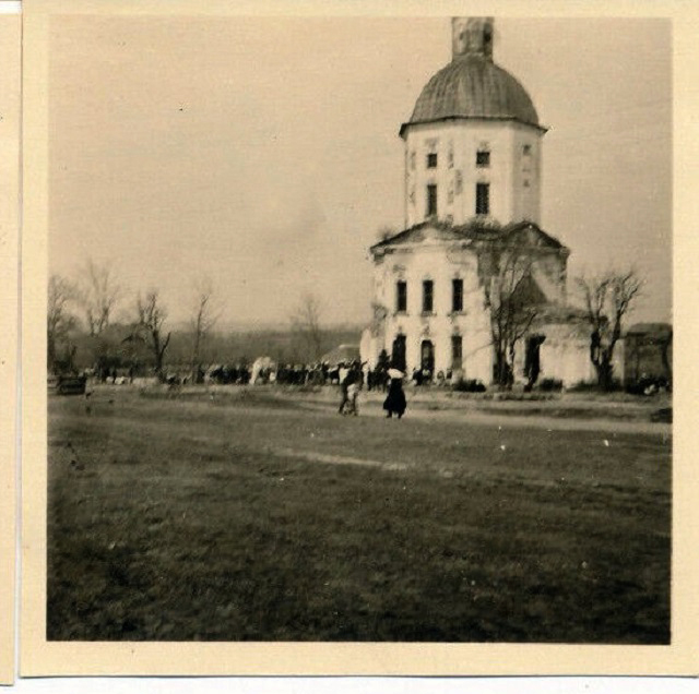 Церковь Успения Пресвятой Богородицы, Любунь (Спас-Деменский район, Калужская область). архивная фотография, Храм после подрыва колокольни. Фото 1943 г. с аукциона e-bay.de