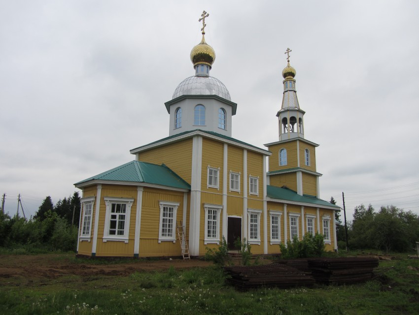 Юськасы. Церковь Вознесения Господня. общий вид в ландшафте