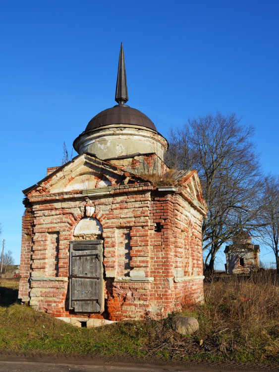 Церковь Троицы Живоначальной, Первитино (Лихославльский район, Тверская область). дополнительная информация, Юго-западная башенка церковной ограды