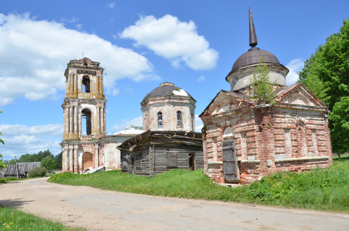 Церковь Троицы Живоначальной, Первитино (Лихославльский район, Тверская область). общий вид в ландшафте, Первитино.Лихославльский район