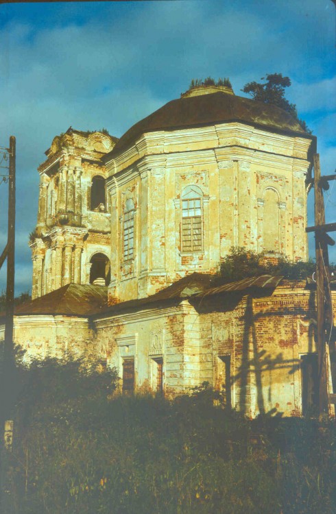 Церковь Троицы Живоначальной, Первитино (Лихославльский район, Тверская область). фасады, 1994