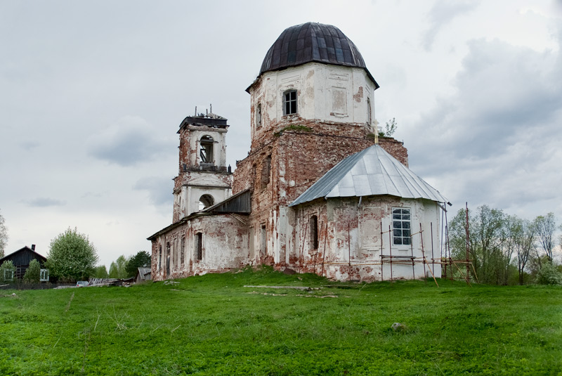 Церковь Происхождения Честных Древ, Чарозеро (Кирилловский район, Вологодская область). общий вид в ландшафте