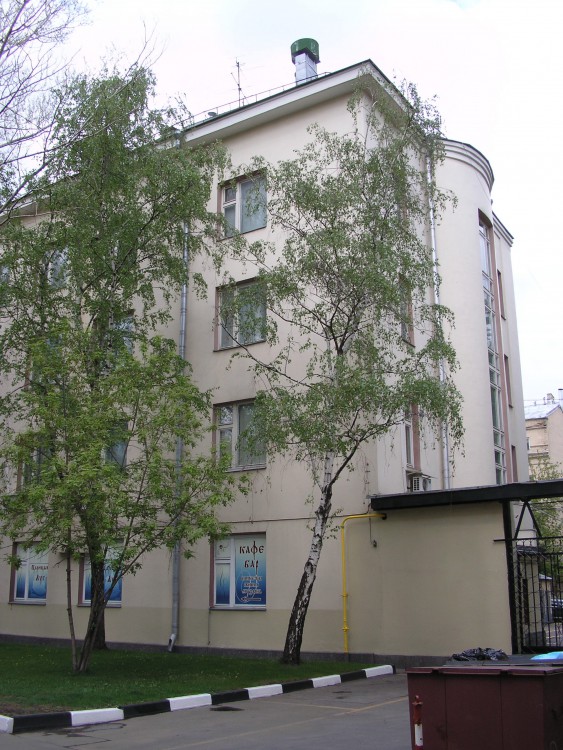 Церковь Петра и Павла на Якиманке, Якиманка (Центральный административный округ (ЦАО), г. Москва). фасады, Вид на перестроеное здание храма, хорошо видна надстроеная абцида.