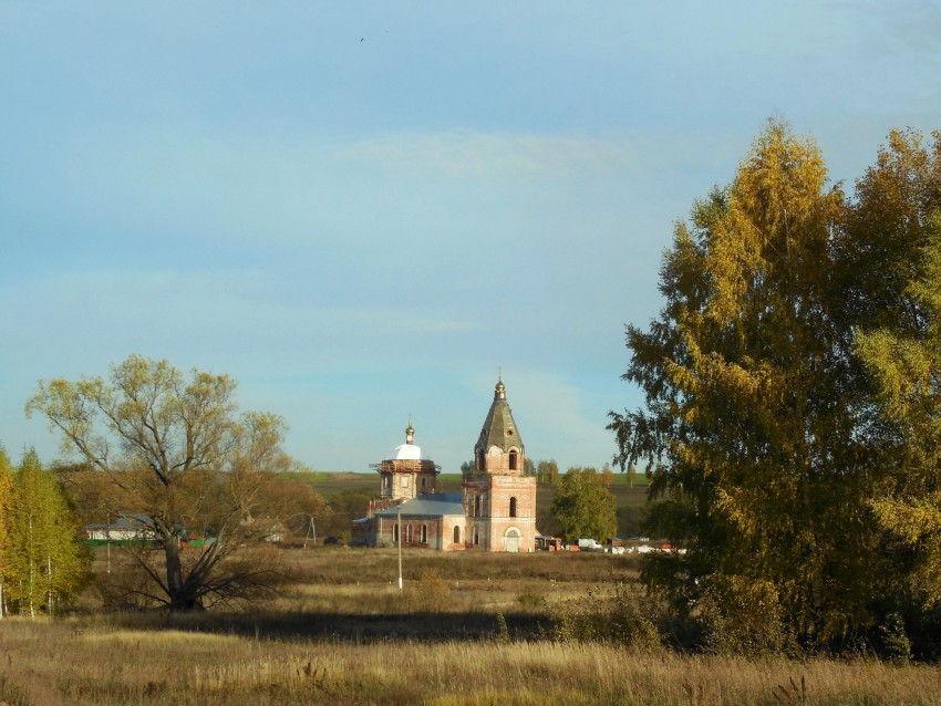 Казыли (Русские Казыли). Церковь Благовещения Пресвятой Богородицы. общий вид в ландшафте