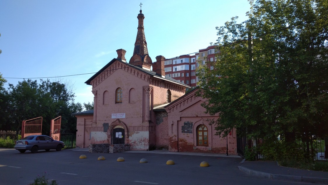 Кировский район. Церковь Пантелеимона Целителя при Городской клинической больнице №2. фасады