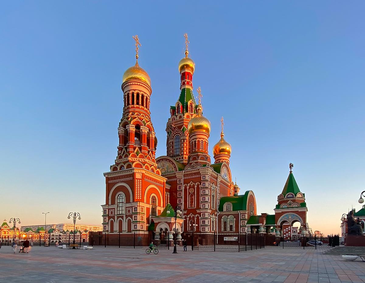 Вид с северо-запада, общий вид в ландшафте. Кафедральный собор Благовещения Пресвятой Богородицы, Йошкар-Ола (Йошкар-Ола, город, Республика Марий Эл)