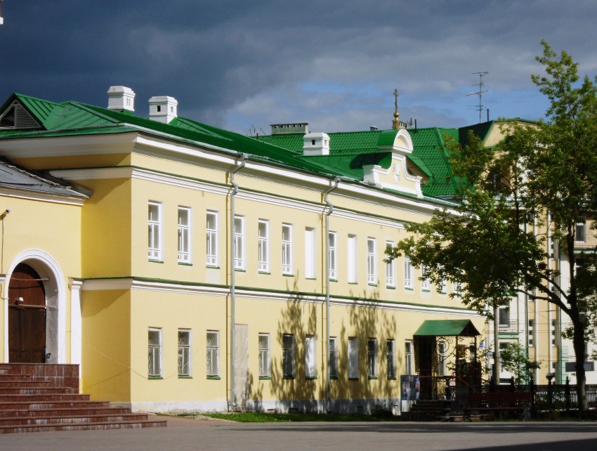 Пермь. Церковь Митрофана Воронежского при Архиерейском доме. фасады