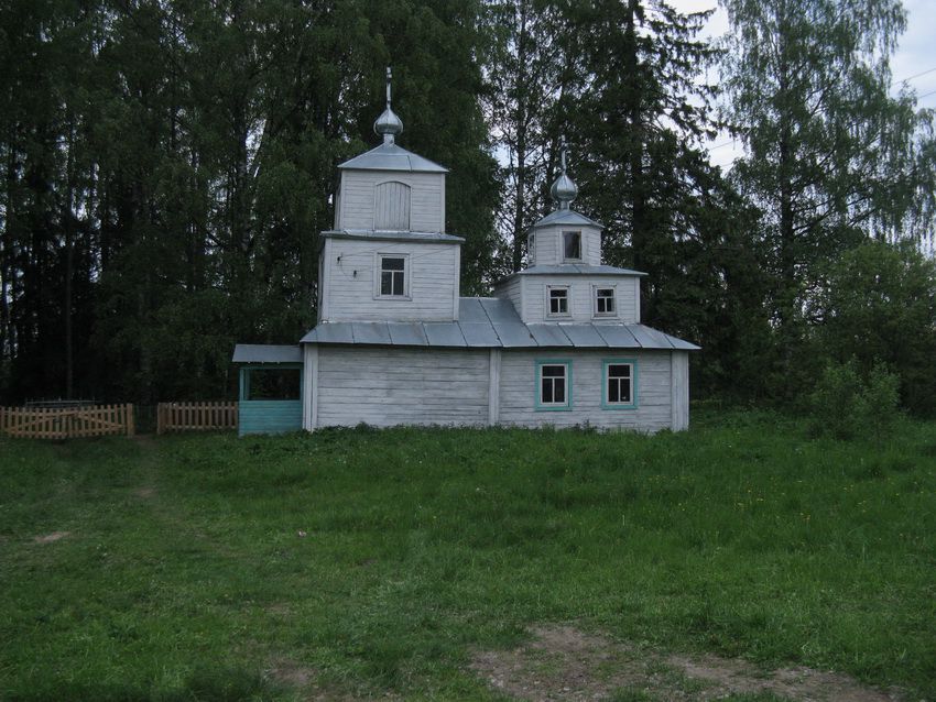 Ворониха (Осташево). Часовня Успения Пресвятой Богородицы. фасады