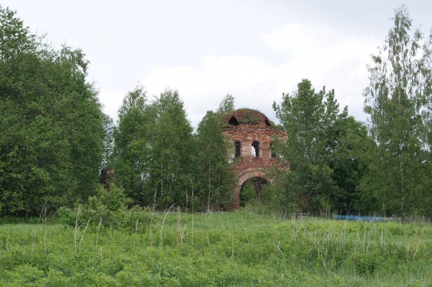 Церковь Успения Пресвятой Богородицы, Зорино (Ржевский район и г. Ржев, Тверская область). общий вид в ландшафте, Вид церкви в ландшафте