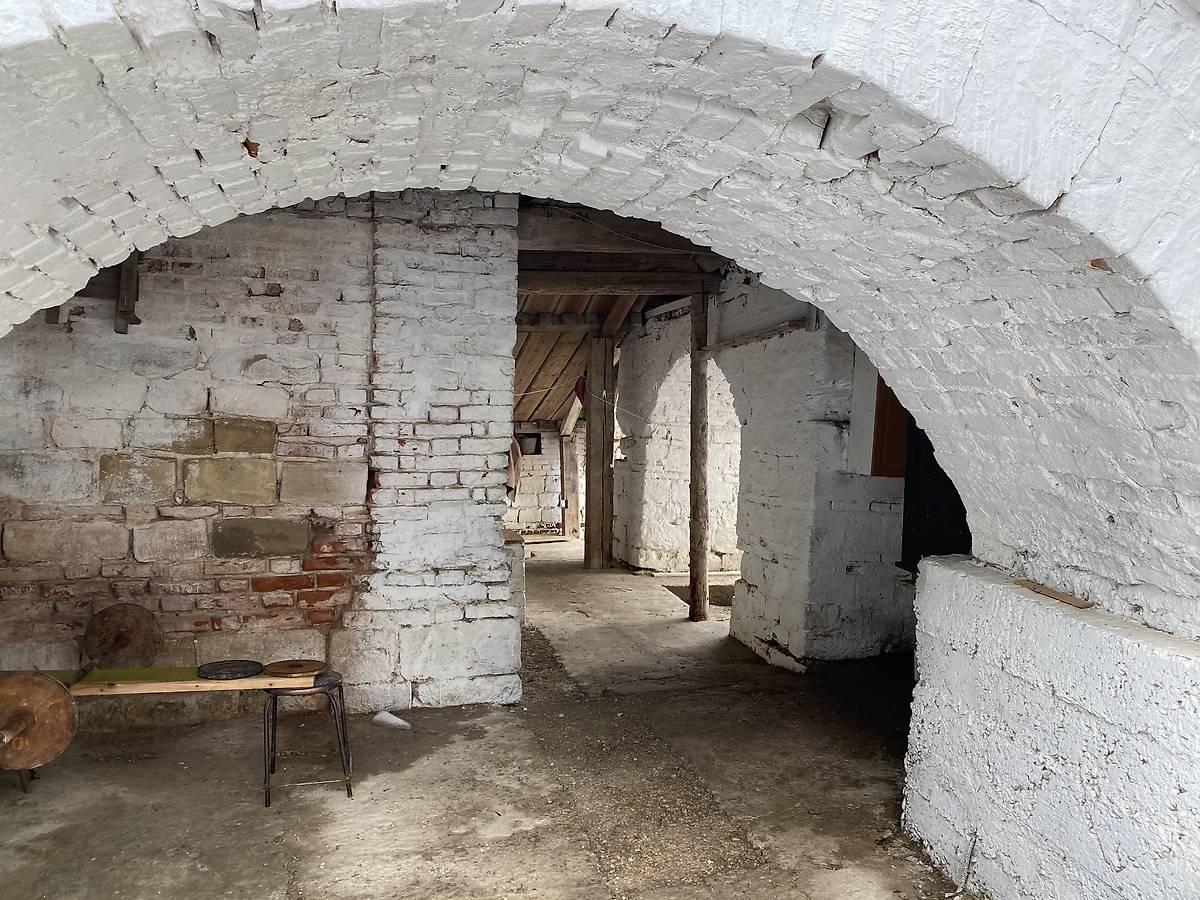 Под аркадой гульбища, дополнительная информация. Церковь Усекновения главы Иоанна Предтечи, Потаниха (Высокогорский район, Республика Татарстан)