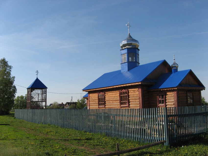 Шармаши. Церковь Введения во храм Пресвятой Богородицы (новая). фасады, Общий вид храма со звонницей