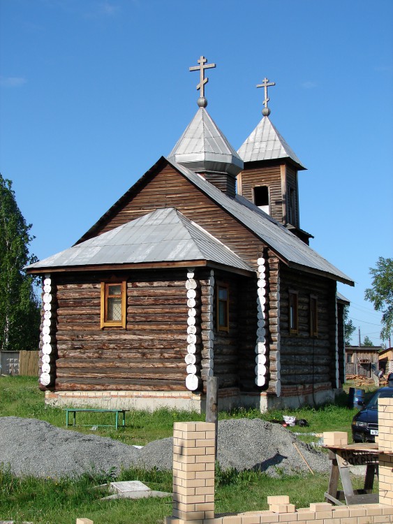 Буланаш. Церковь Серафима Саровского. общий вид в ландшафте