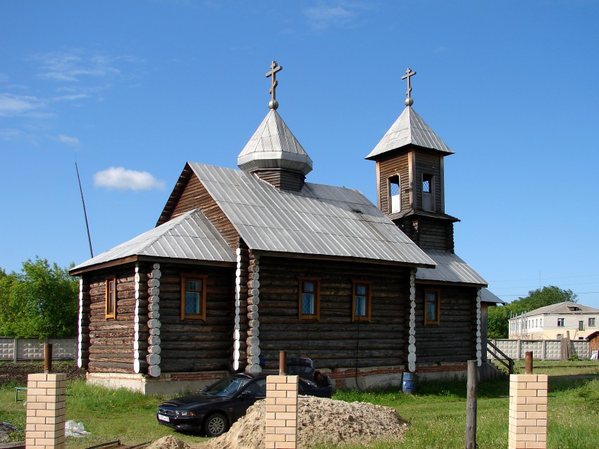 Буланаш. Церковь Серафима Саровского. общий вид в ландшафте