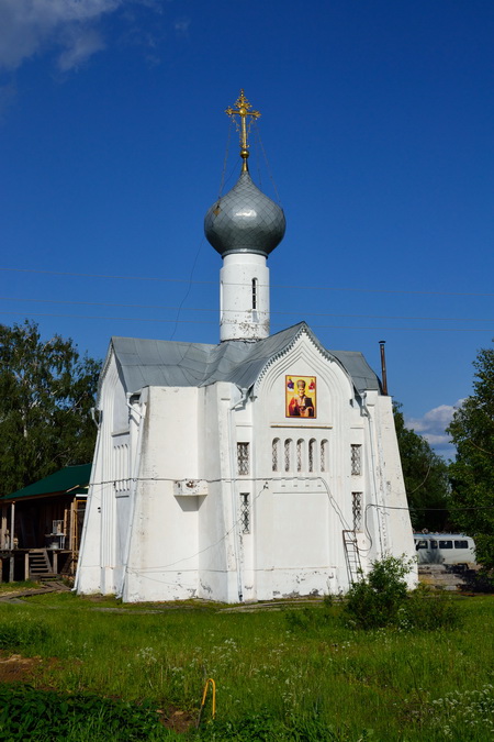 Комья. Церковь Николая Чудотворца. общий вид в ландшафте