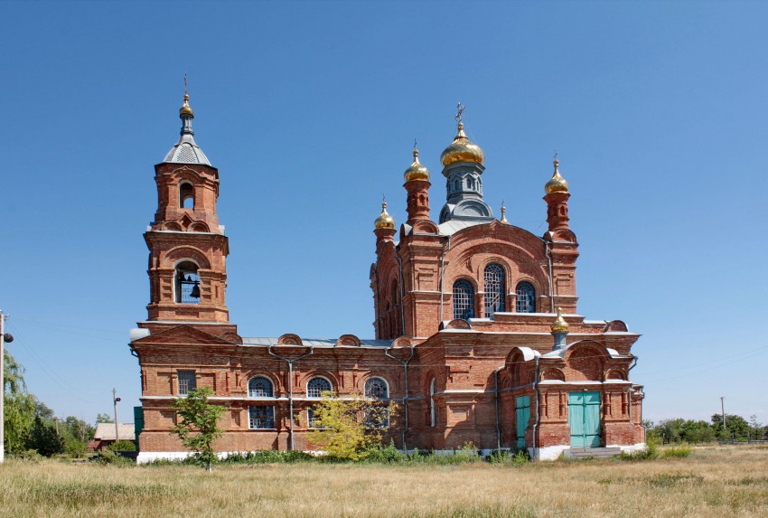 Сандата. Церковь Георгия Победоносца. общий вид в ландшафте