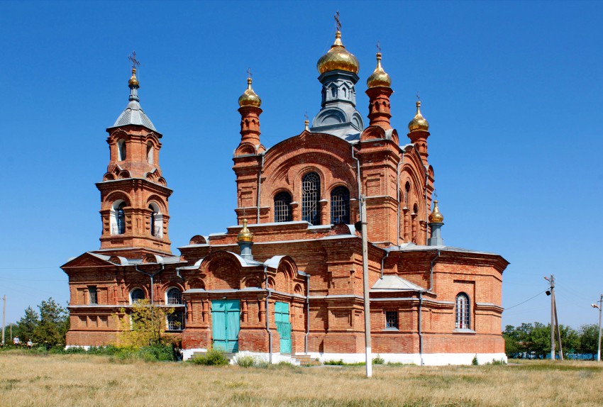 Церковь Георгия Победоносца, Сандата (Сальский район, Ростовская область). общий вид в ландшафте