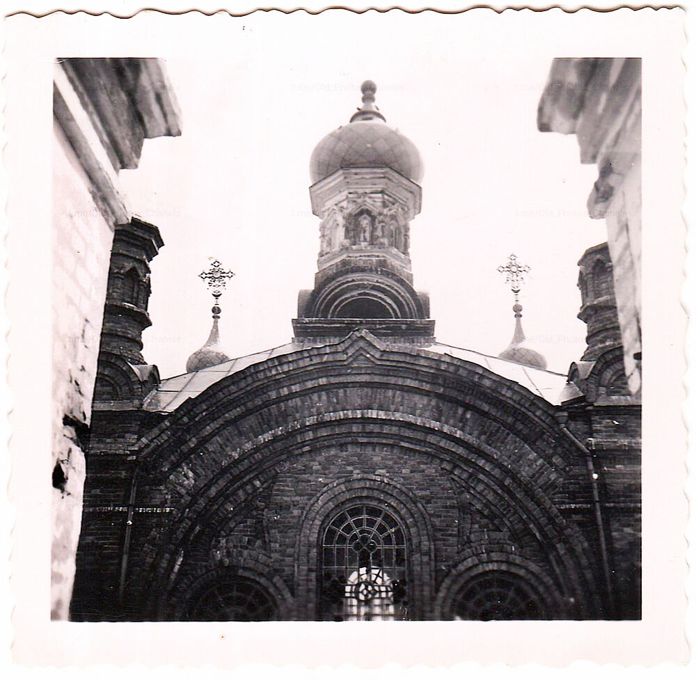 Церковь Георгия Победоносца, Сандата (Сальский район, Ростовская область). архивная фотография, Фрагмент западного фасада. Вид с колокольни. Фото 1942 г. с аукциона e-bay.de