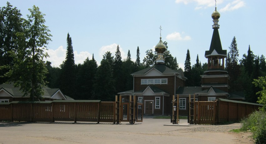 Сарапул. Церковь Серафима Саровского в Южном. фасады