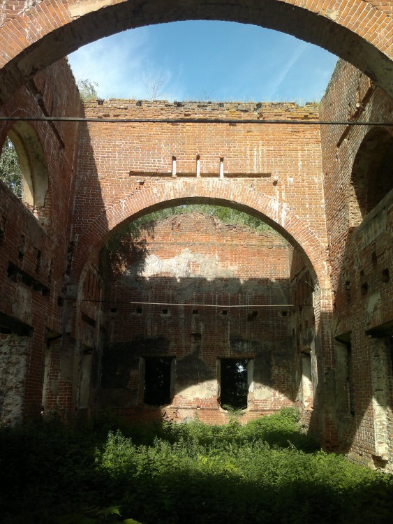 Церковь Петра и Павла, Хотня (Арский район, Республика Татарстан). архитектурные детали, Внутреннее пространство церкви.