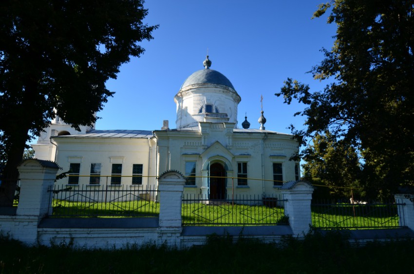 Акулево. Церковь Успения Пресвятой Богородицы. общий вид в ландшафте