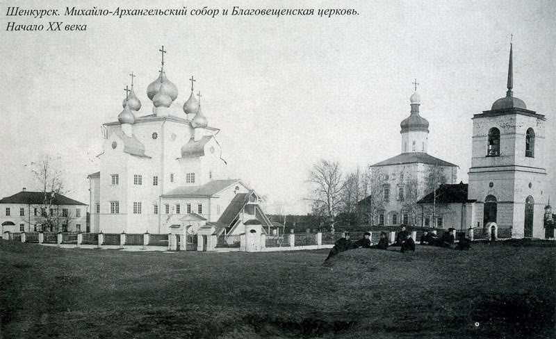 Шенкурск. Собор Благовещения Пресвятой Богородицы. архивная фотография, Справа каменный Благовещенский собор