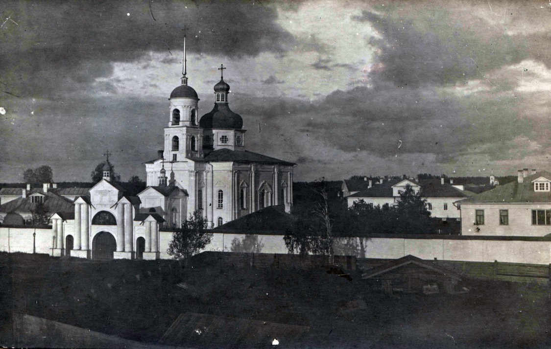 Шенкурск. Троицкий Шенкурский женский монастырь. архивная фотография, Вид на монастырь с юго-запада. Фотография начала 20 века из фондов Шенкурского краеведческого музея. 