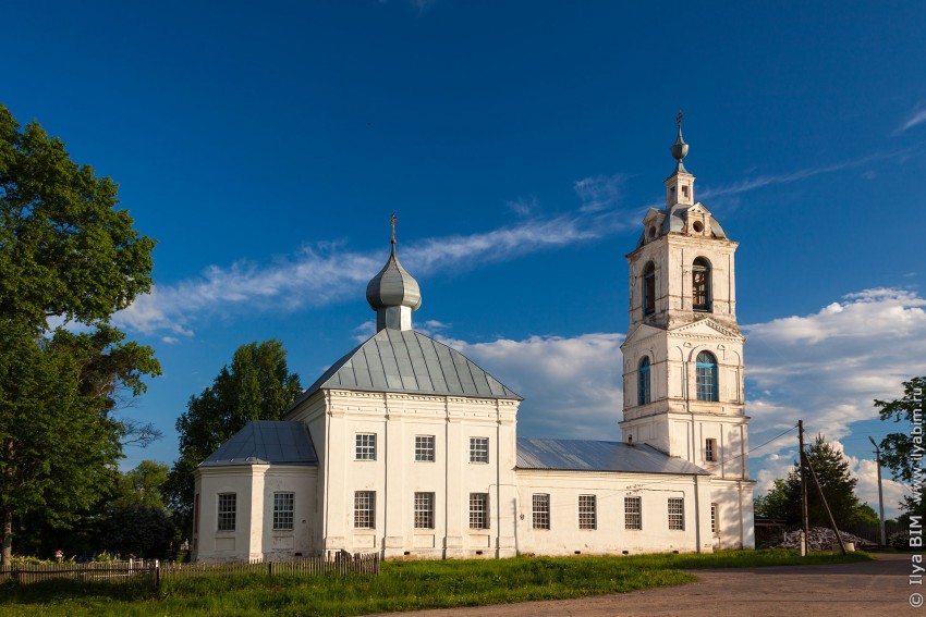 Сутка. Церковь Димитрия Солунского (каменная). фасады