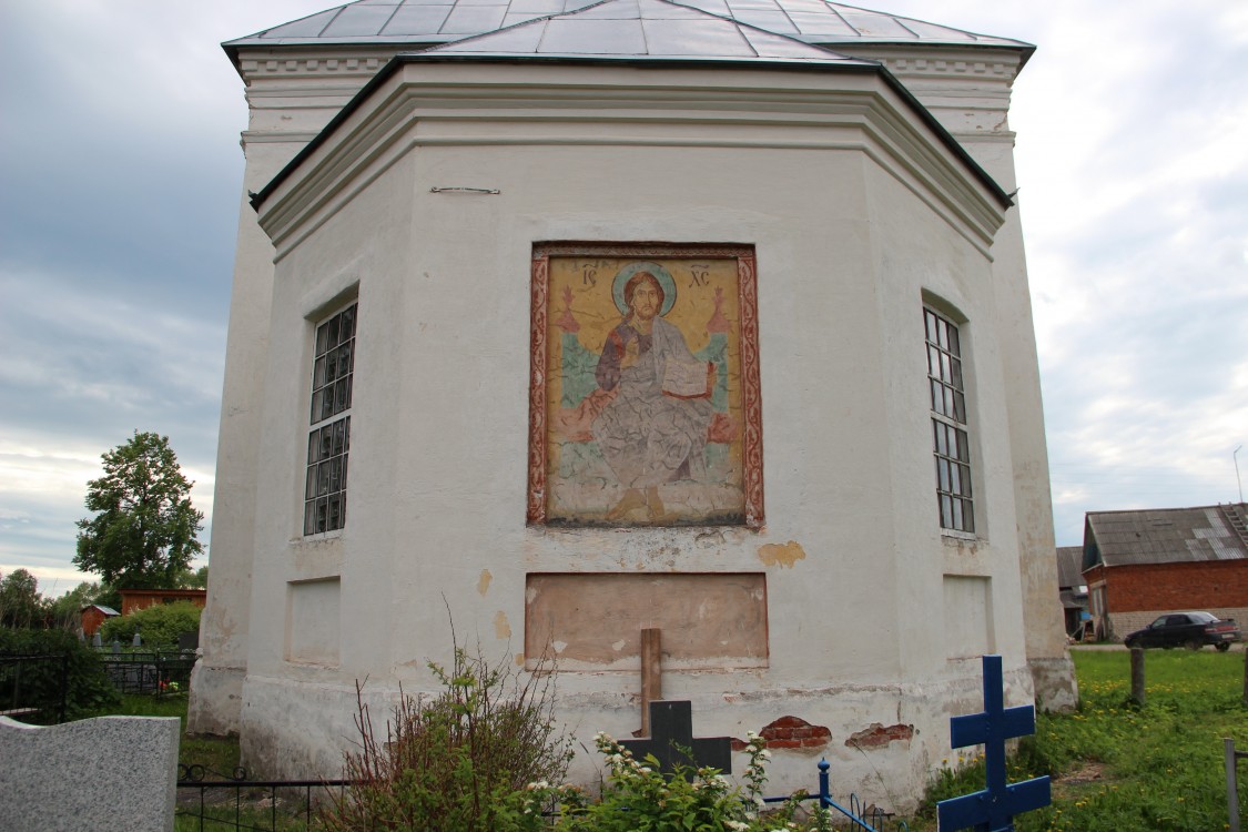 Сутка. Церковь Димитрия Солунского (каменная). фасады