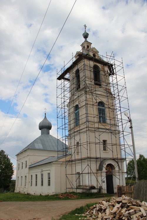 Сутка. Церковь Димитрия Солунского (каменная). фасады