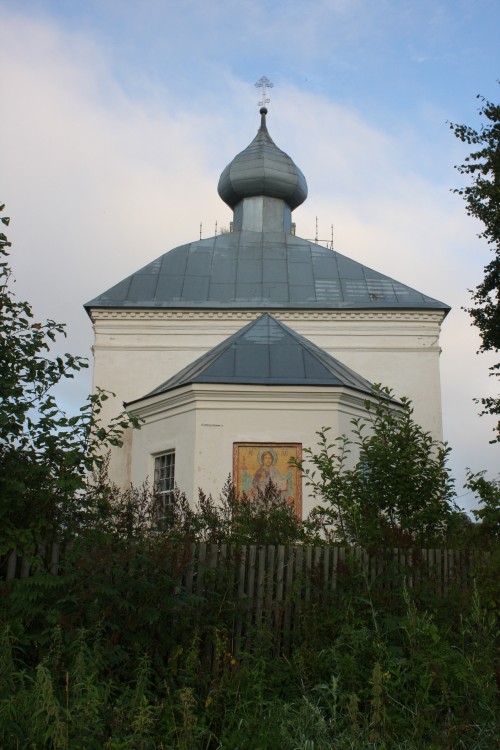 Сутка. Церковь Димитрия Солунского (каменная). фасады