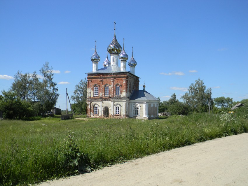 Церковь Троицы Живоначальной, Назорное (Ильинский район, Ивановская область). фасады